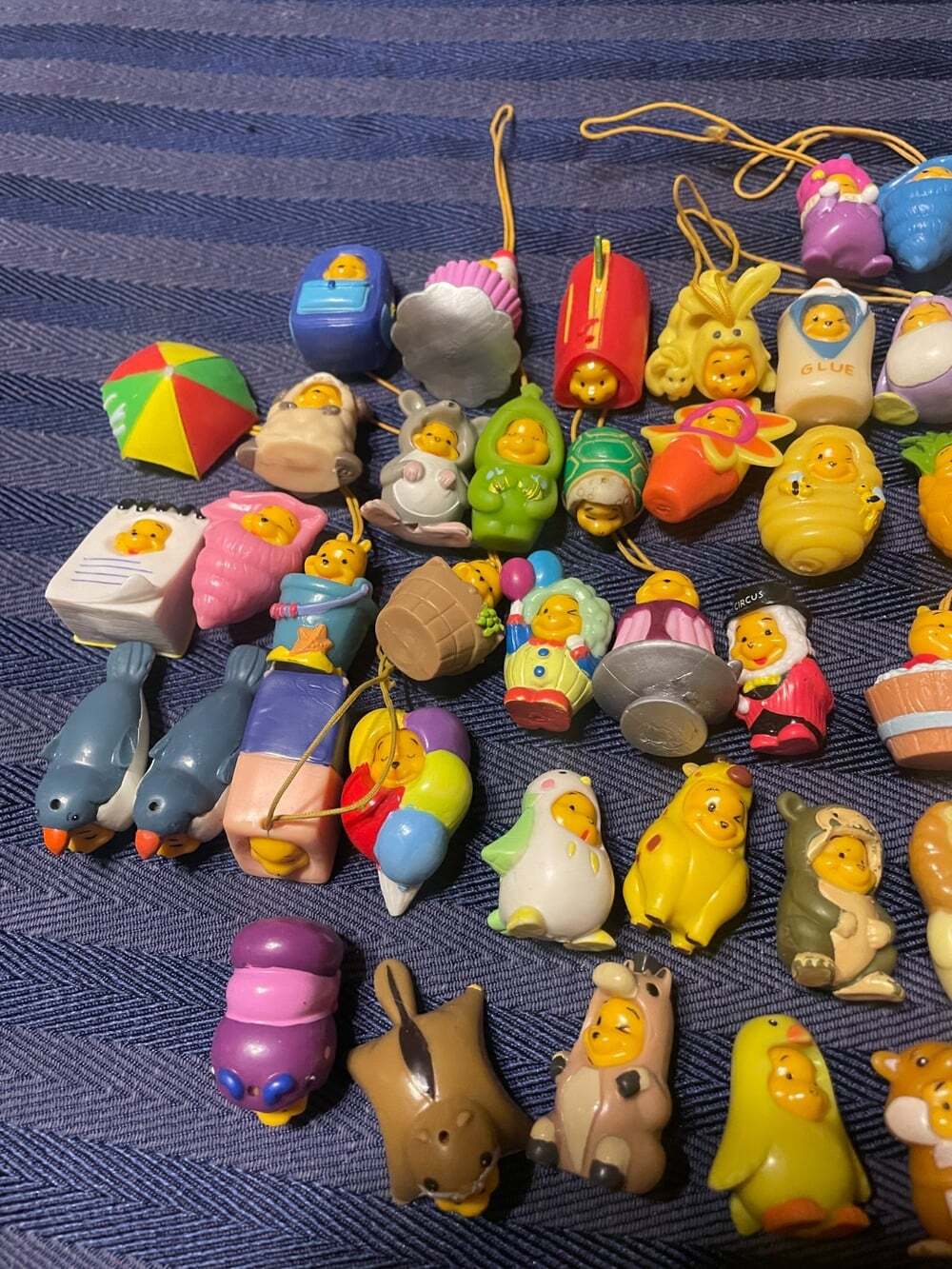 VTG Peek-a-Pooh Phone Charms Lot of 100 Mini Collectibles Winnie The Pooh - Picture 10 of 10